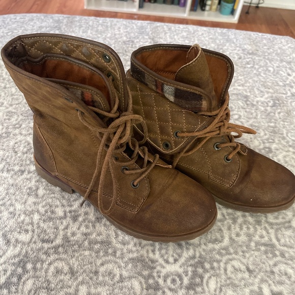 Rock & Candy Shoes - Women’s Brown Rock & Candy boots size 7 🤎